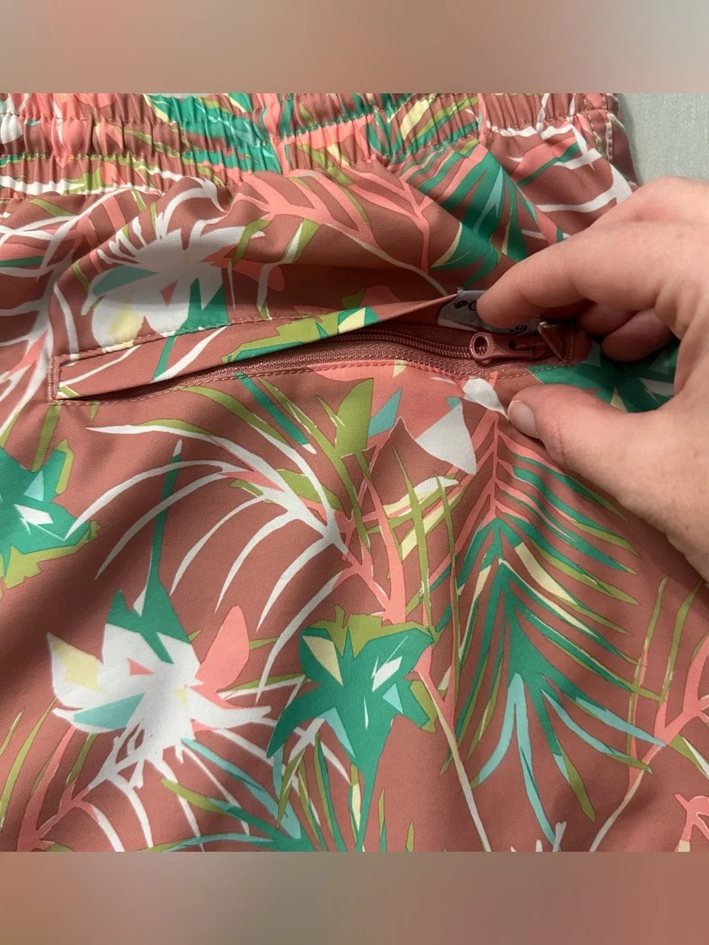 Columbia PFG Rambler Water Shorts Mens M Swim Trunks Pink Floral Tropical Lined
